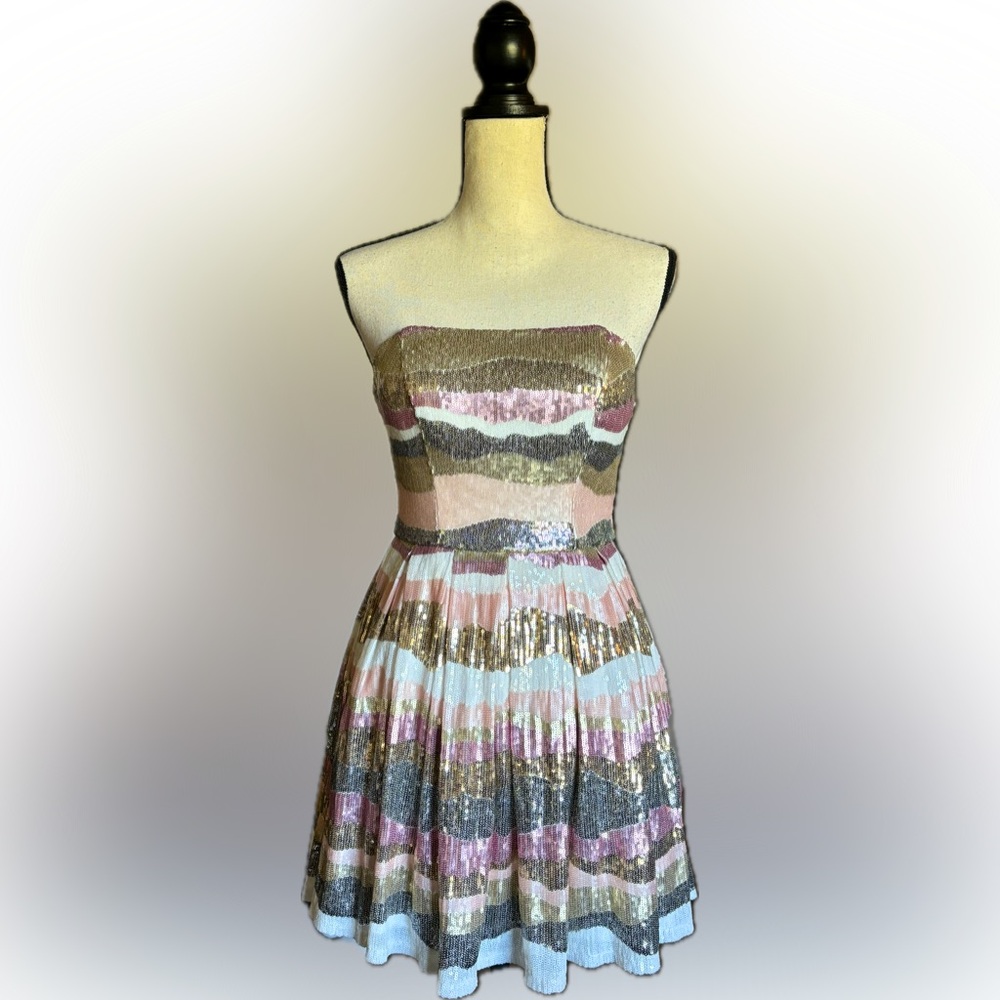 SHIMMERY WAVES STRAPLESS MINI DRESS